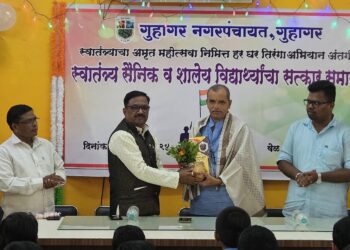 Ex-servicemen and students felicitated by the city panchayat