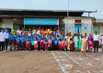 Celebrating Independence Day in Tavsal school
