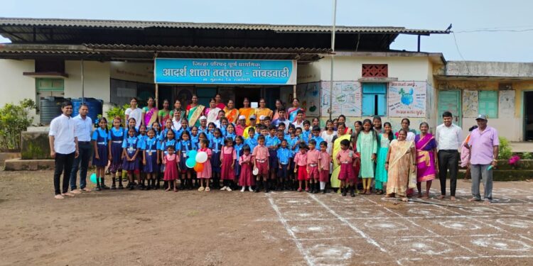 Celebrating Independence Day in Tavsal school