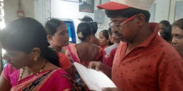 Beloved sister's crowd in the bank