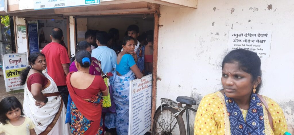 Beloved sister's crowd in the bank