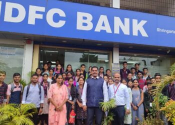 Patpanhale college students visited the bank