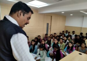 Patpanhale college students visited the bank