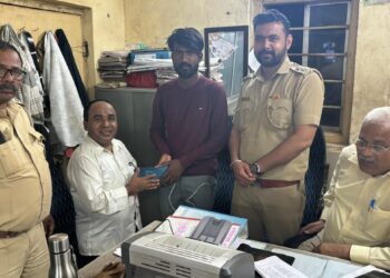 Lost wallet found in Guhagar Agar