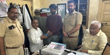 Lost wallet found in Guhagar Agar