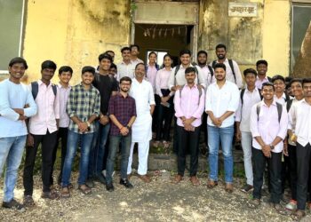 Visit of Bal Mane to Tantraniketan