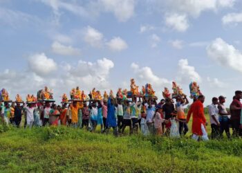 Ganapati immersion ceremony at Tavasal
