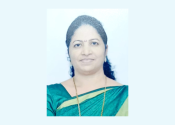 Ideal Teacher Award to Ragini Arekar