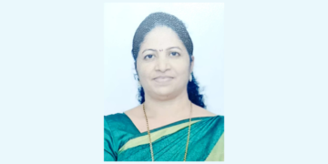 Ideal Teacher Award to Ragini Arekar