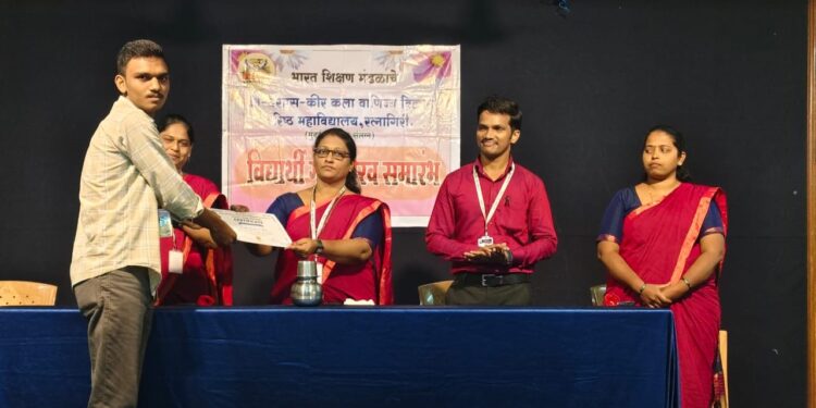 Honors Program at Dev, Ghaisas, Keer College