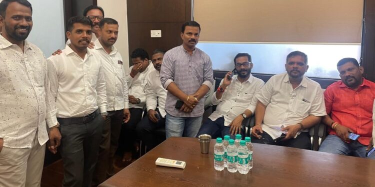 Fadnavis insists on Guhagar's seat