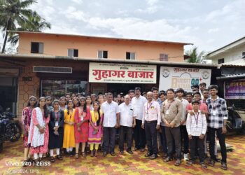 Students visited Guhagar Bazaar