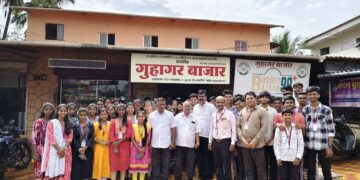Students visited Guhagar Bazaar