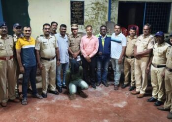 Girlfriend pushed from Bhatgav bridge