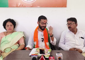 रामदास कदम महायुतीचे नुकसान करत आहेत