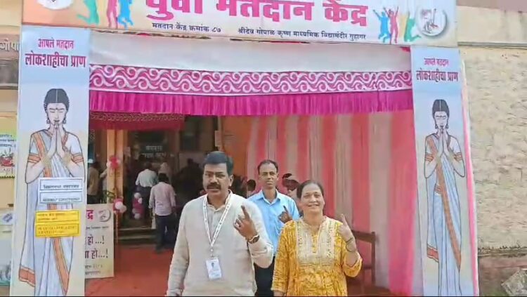 Photo feature of Voting in Guhagar