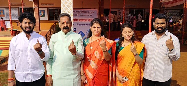 Photo feature of Voting in Guhagar