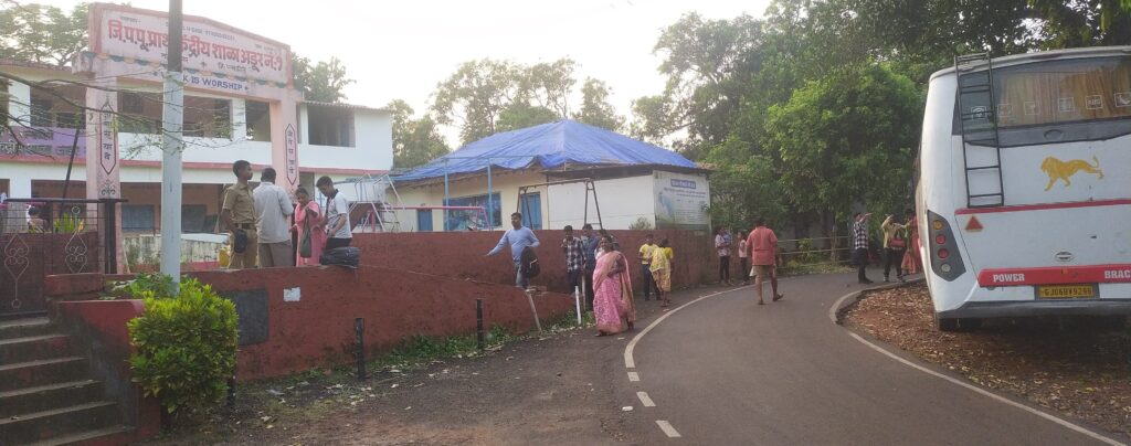 Photo feature of Voting in Guhagar