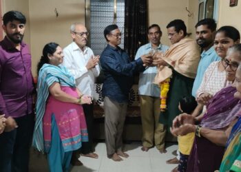 Vikhare family welcomed Gandhi