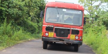 Students will benefit if the bus leaves late