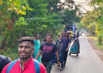 Photo feature of Voting in Guhagar