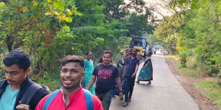 Photo feature of Voting in Guhagar