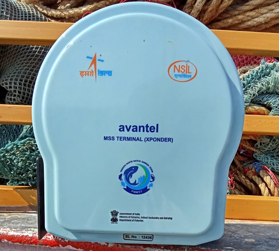 Transponder device on boats in Guhagar