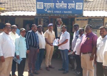 Punish those who defame the Constitution