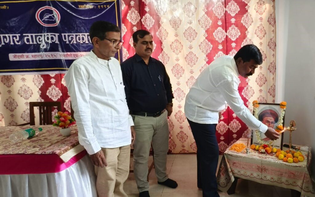 Rajesh Bendal inaugurating the program by lighting the lamp