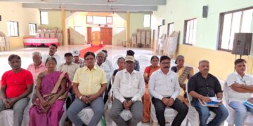 Adur Dispute News : पत्रकार परिषदेला उपस्थित अडूरमधील बौध्दजन सहकारी संघ शाखा क्र. 40 चे पदाधिकारी