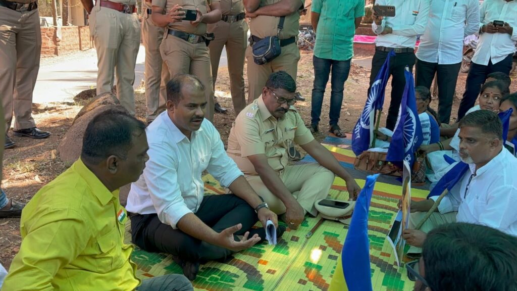 Villagers on hunger strike for transfer of police inspector