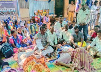 Villagers on hunger strike for transfer of police inspector