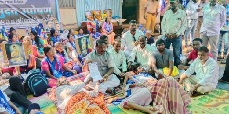 Villagers on hunger strike for transfer of police inspector