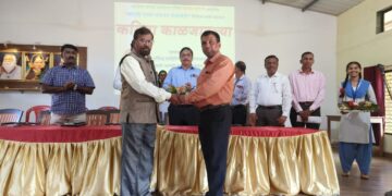 Poetry singing event at Palshet