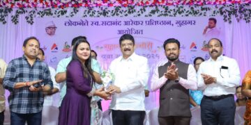 MLA Nikam felicitation of Arekar Institute students