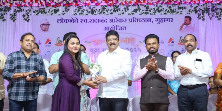 MLA Nikam felicitation of Arekar Institute students