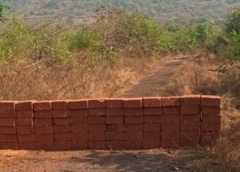 Villagers complain about blocking Bhurkunda road