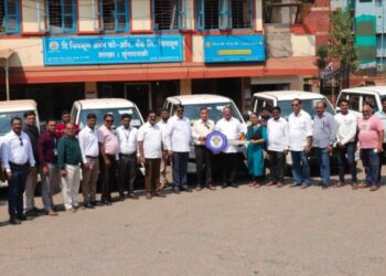 Mahindra Bolero to customers by Chiplun Urban Bank