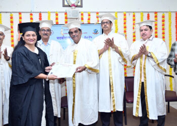 Graduation ceremony at Gogate Joglekar College