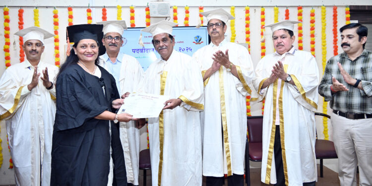 Graduation ceremony at Gogate Joglekar College