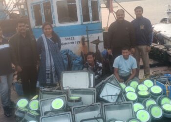 Action on boats supplying LED lights