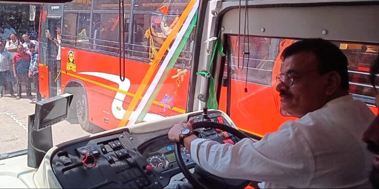 New bus inauguration ceremony at Guhagar Agar