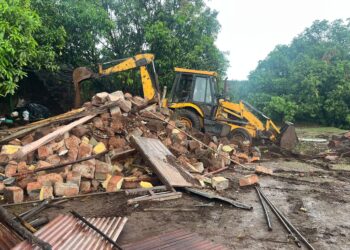 गोपाळगडावरील बांधकाम जमीनदोस्त