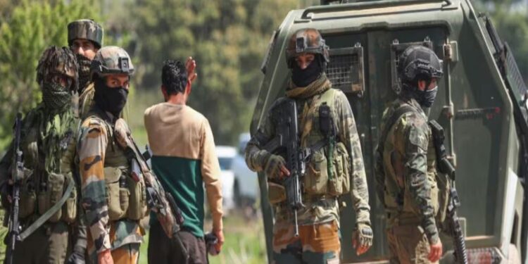 दार ठोकलं, पाणी मागितलं आणि पुढे…