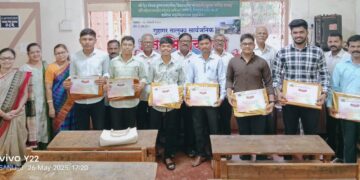 Students felicitated by Gyanrashmi Library