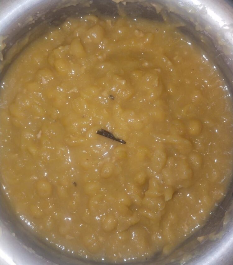 Worms found in food at Panipuri Centre