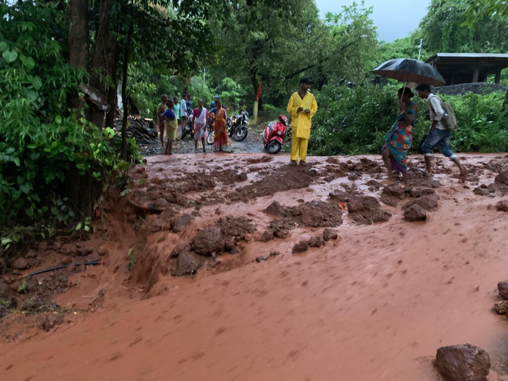 Mud empire in Naravan market