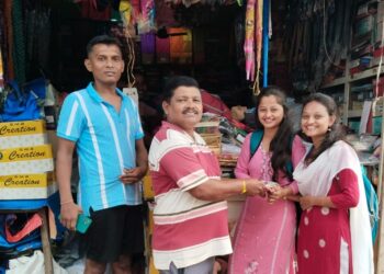 Returned the wallet lying on the street