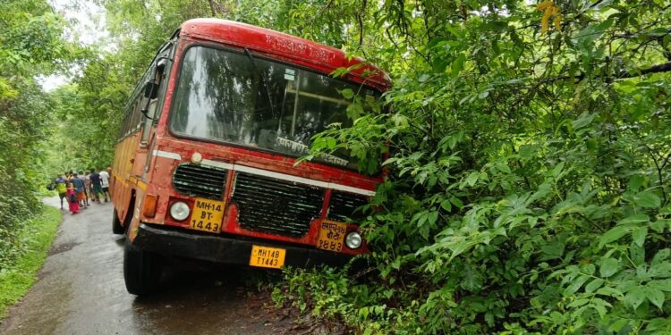 ST bus skidded while giving way to a vehicle