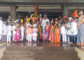 Dindi of Excellent Academy School students